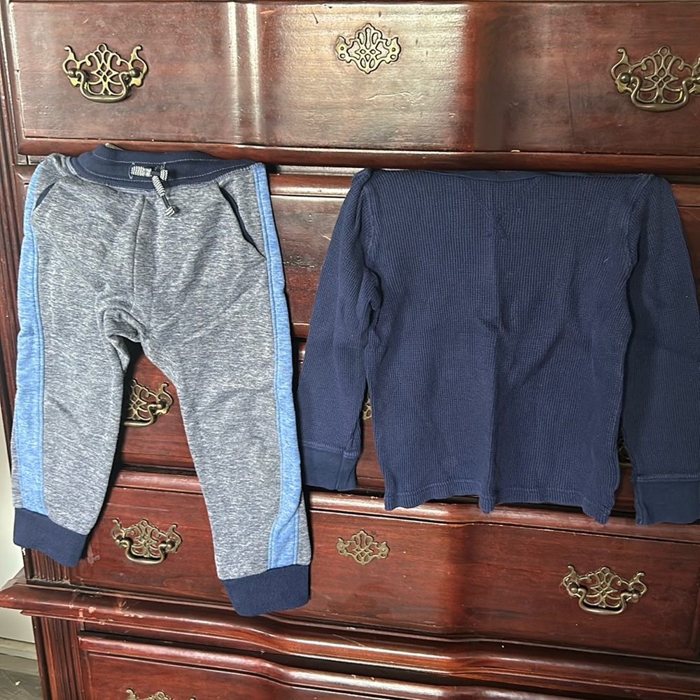 sweatpants w/ long sleeve shirt